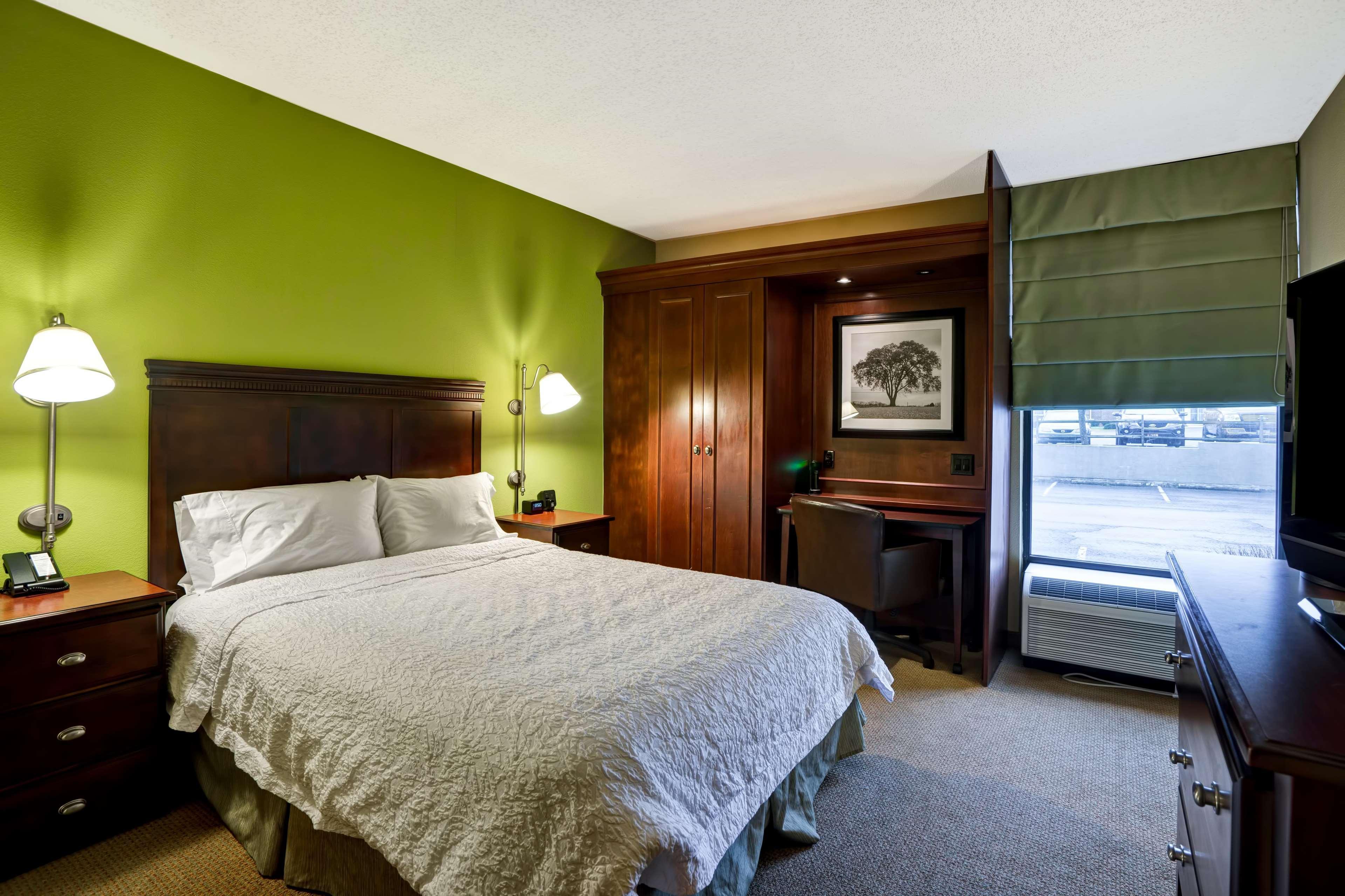 Hampton Inn Моргантаун Экстерьер фото