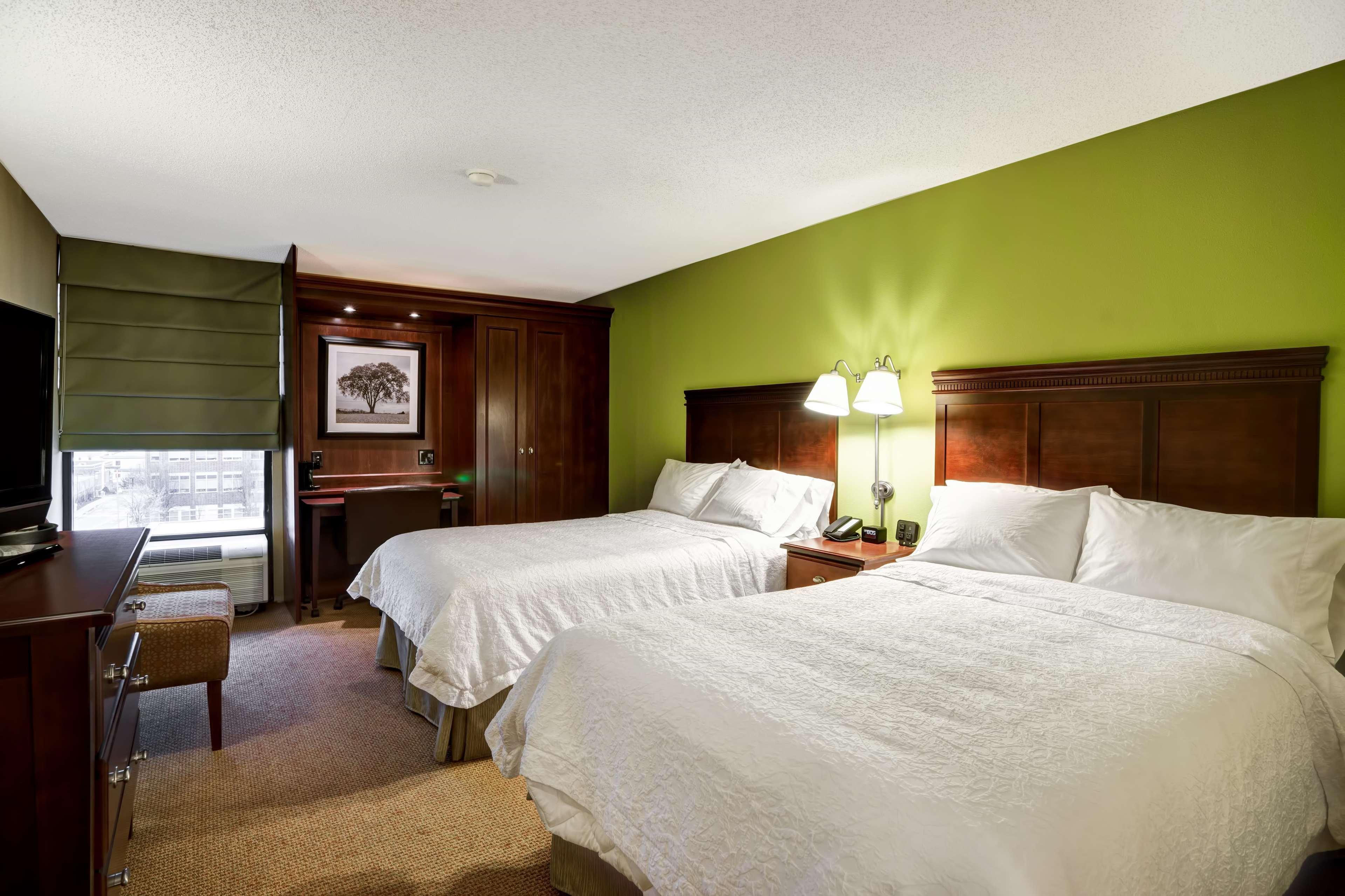 Hampton Inn Моргантаун Экстерьер фото
