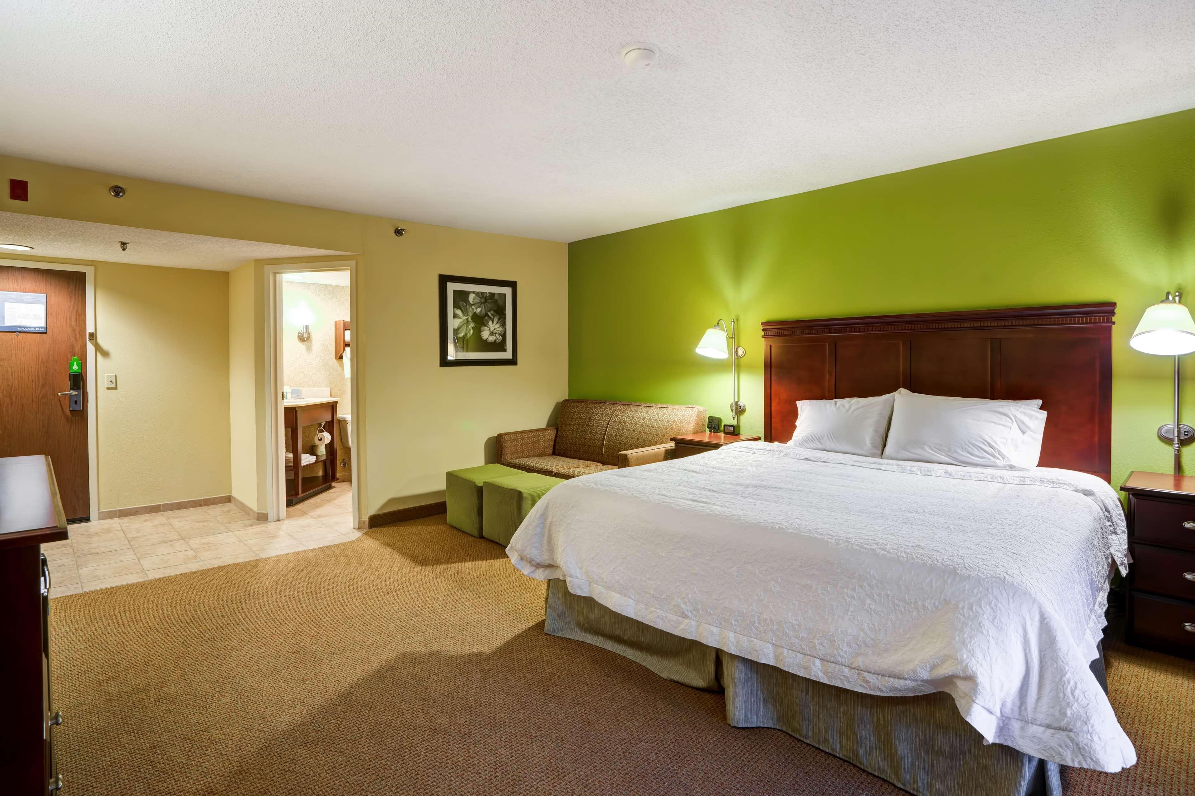 Hampton Inn Моргантаун Экстерьер фото