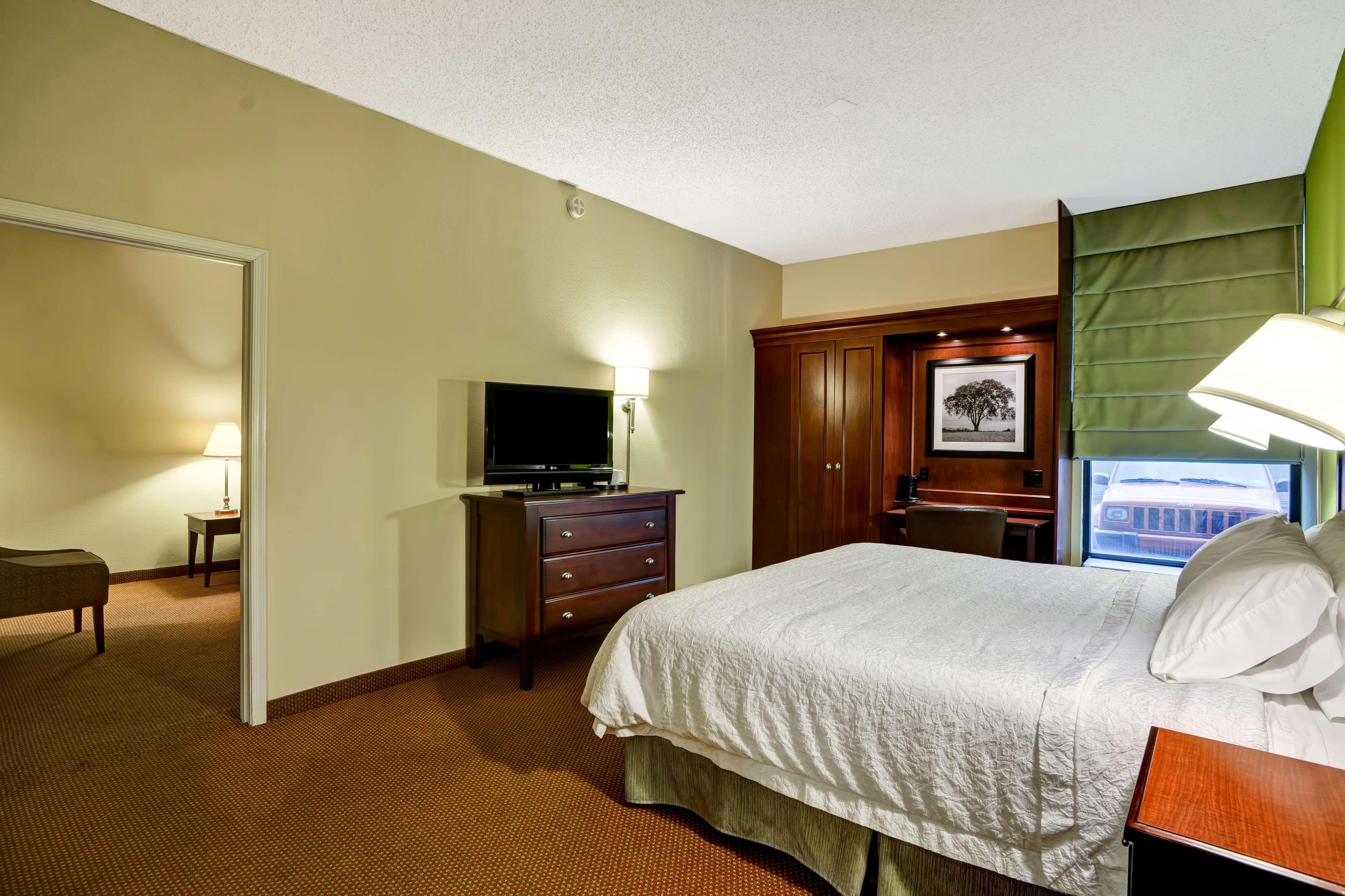 Hampton Inn Моргантаун Экстерьер фото