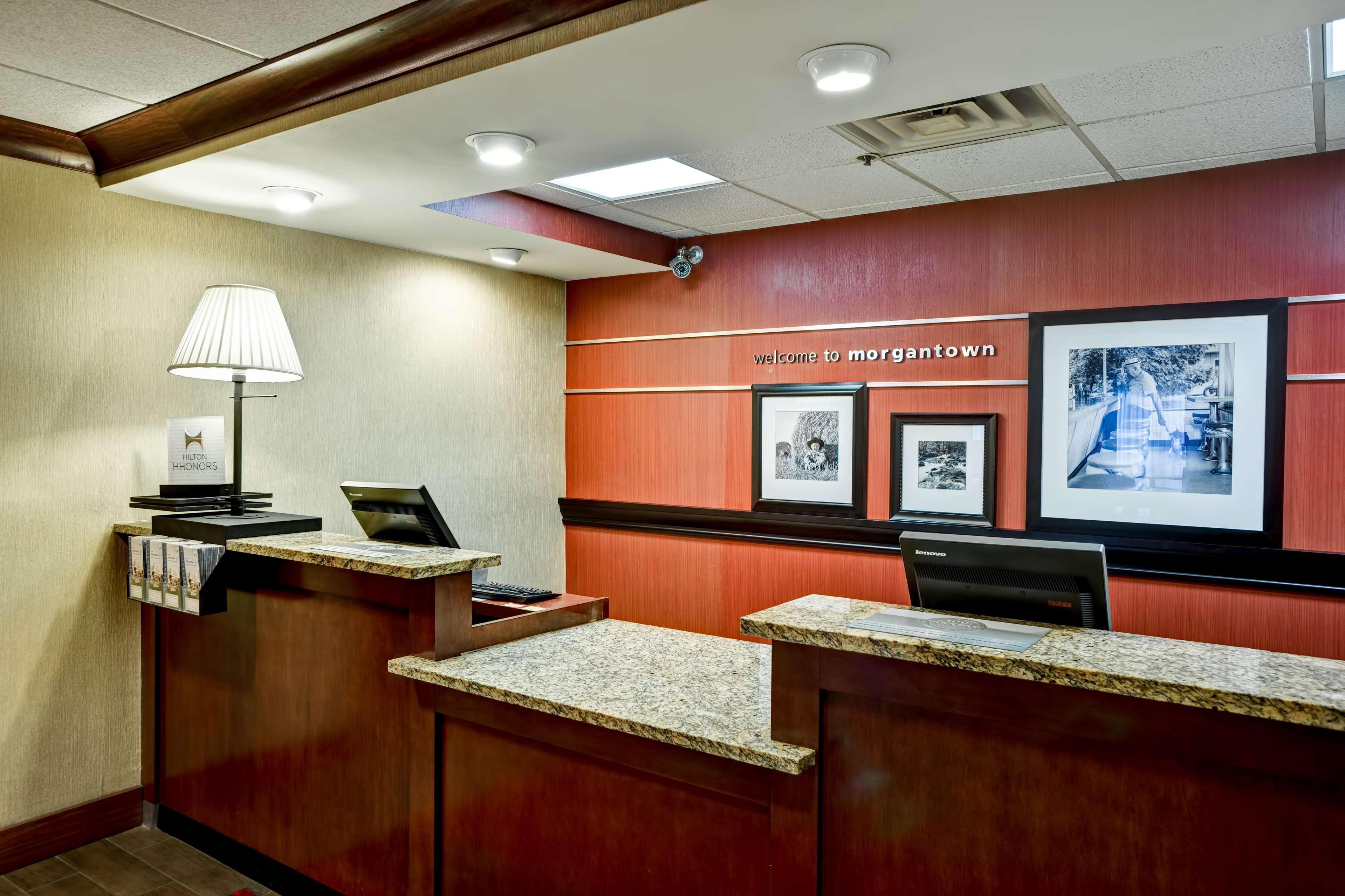 Hampton Inn Моргантаун Экстерьер фото