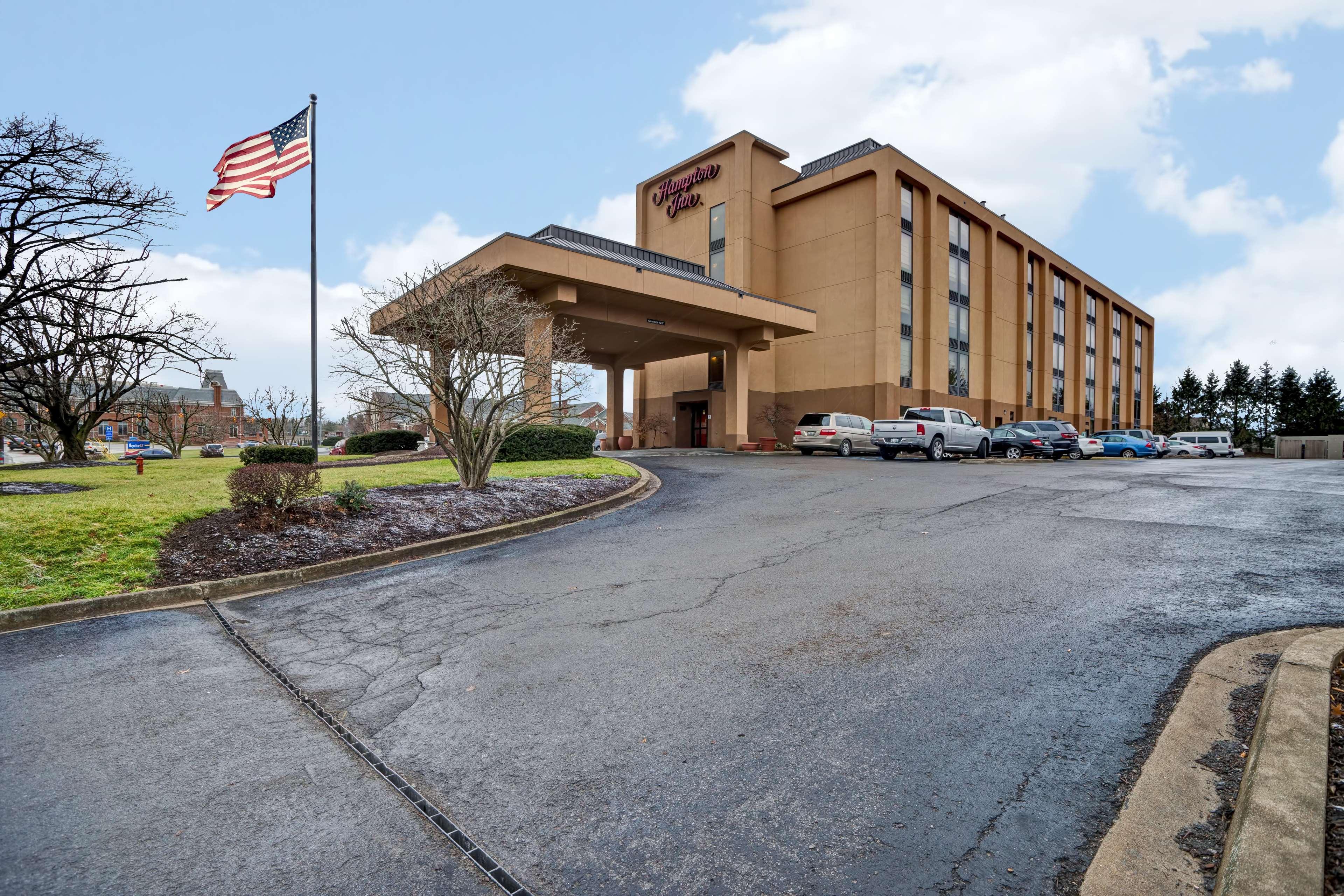 Hampton Inn Моргантаун Экстерьер фото