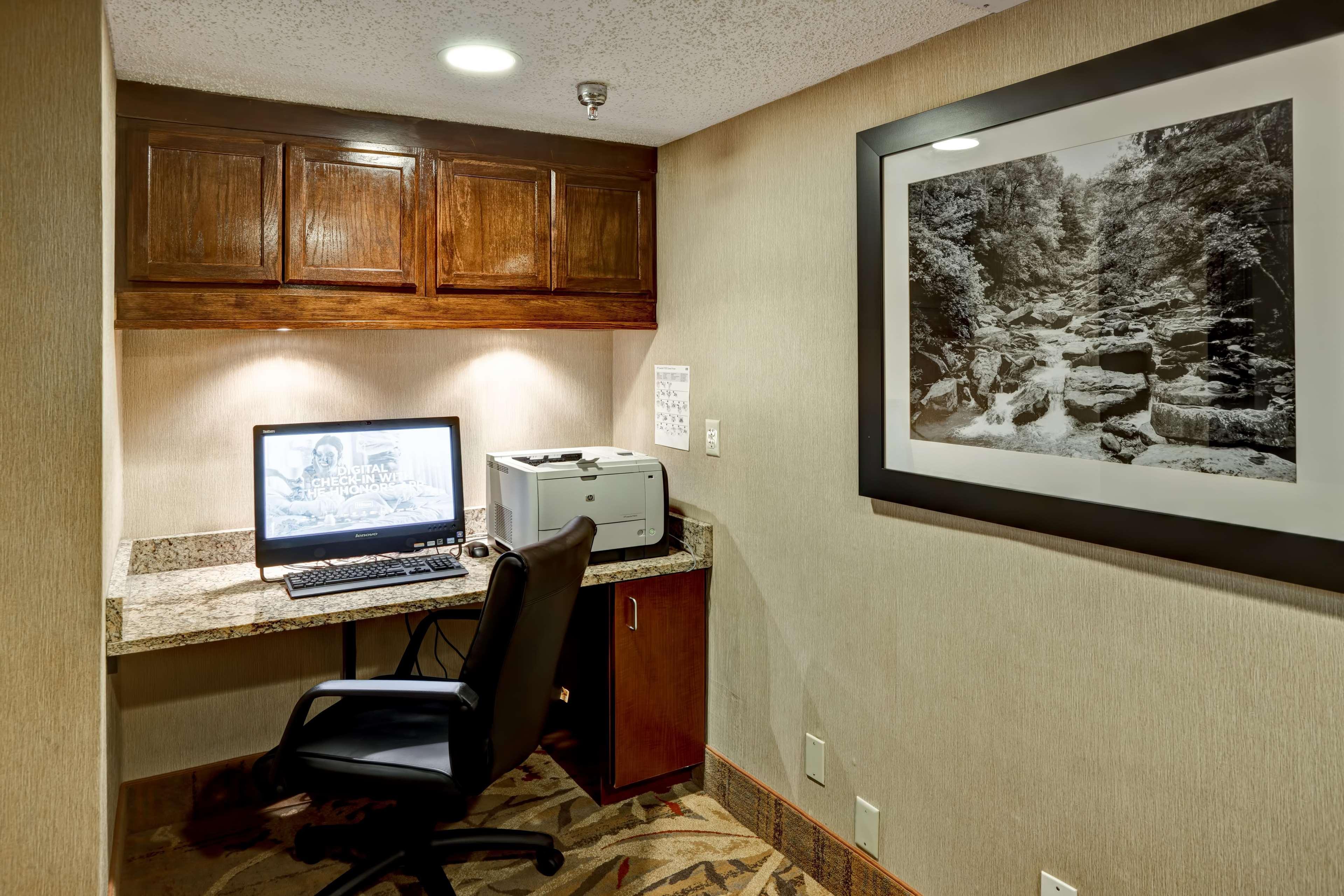 Hampton Inn Моргантаун Экстерьер фото