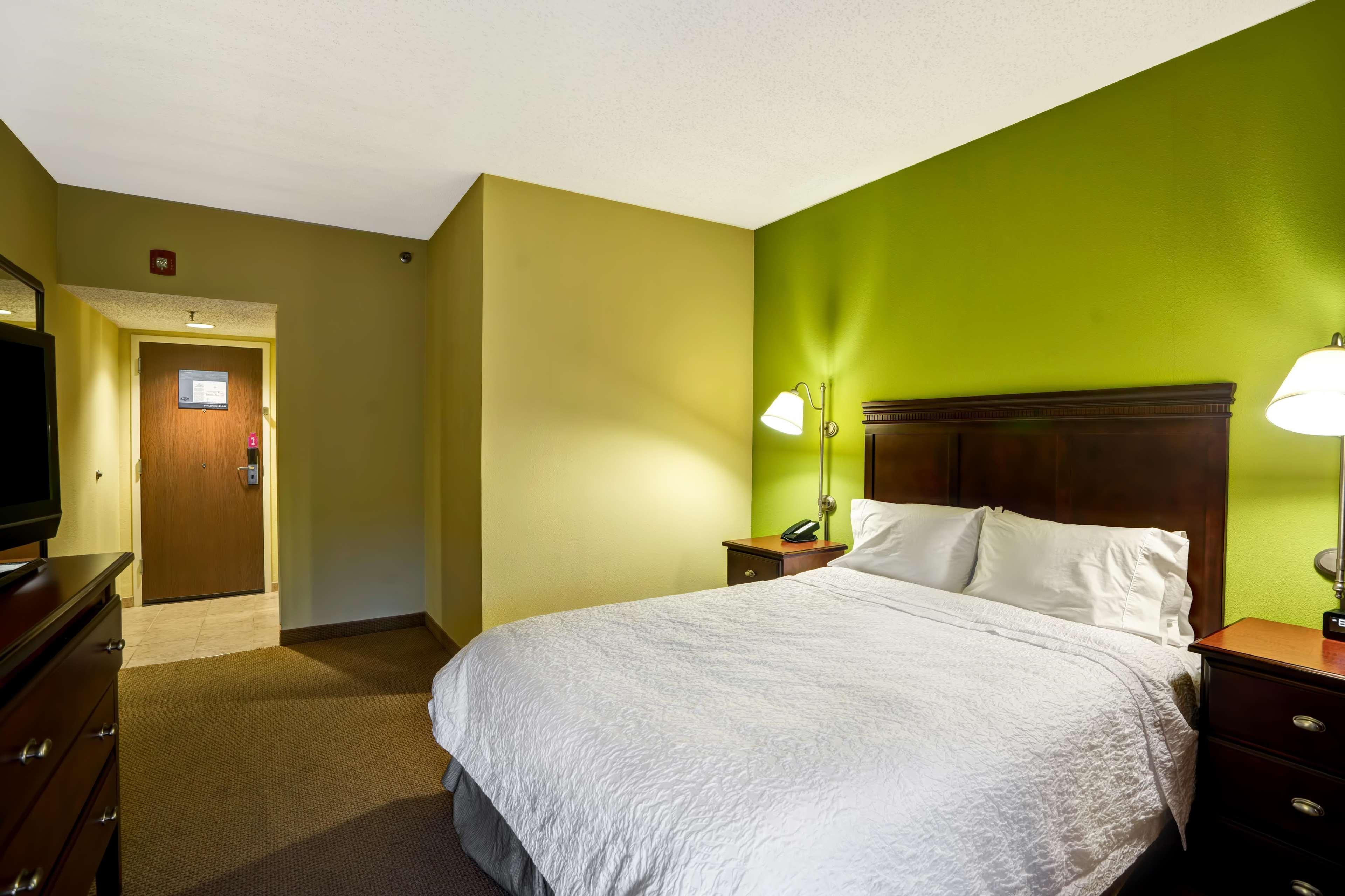 Hampton Inn Моргантаун Экстерьер фото