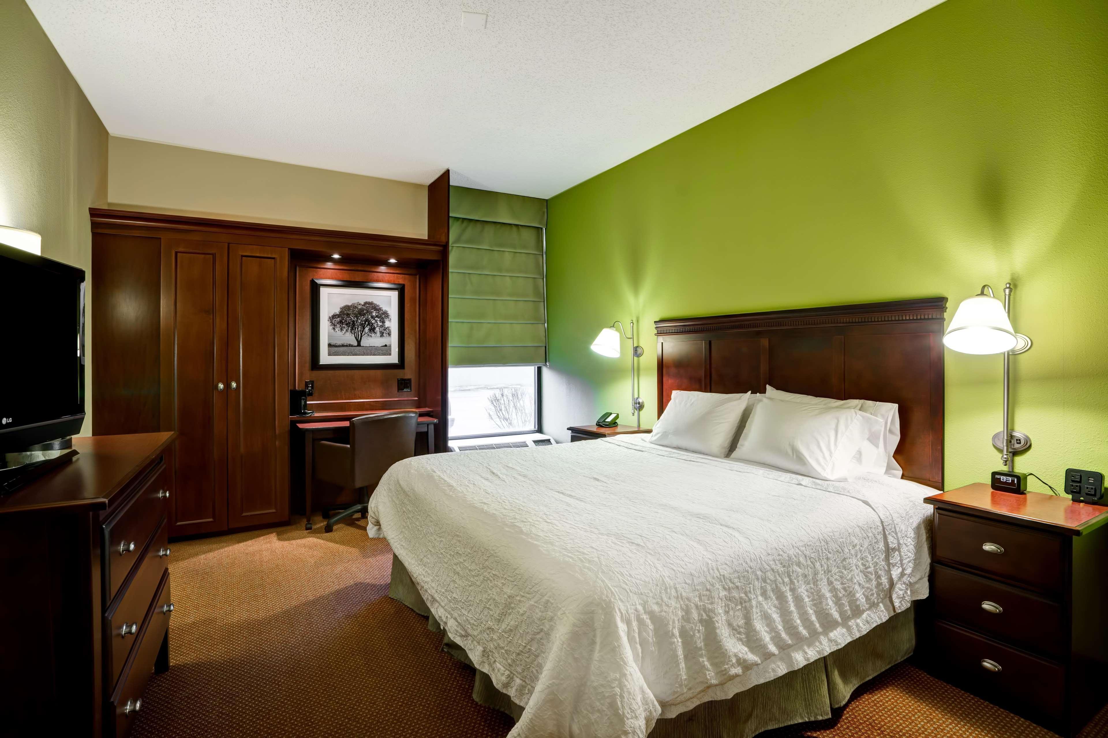 Hampton Inn Моргантаун Экстерьер фото