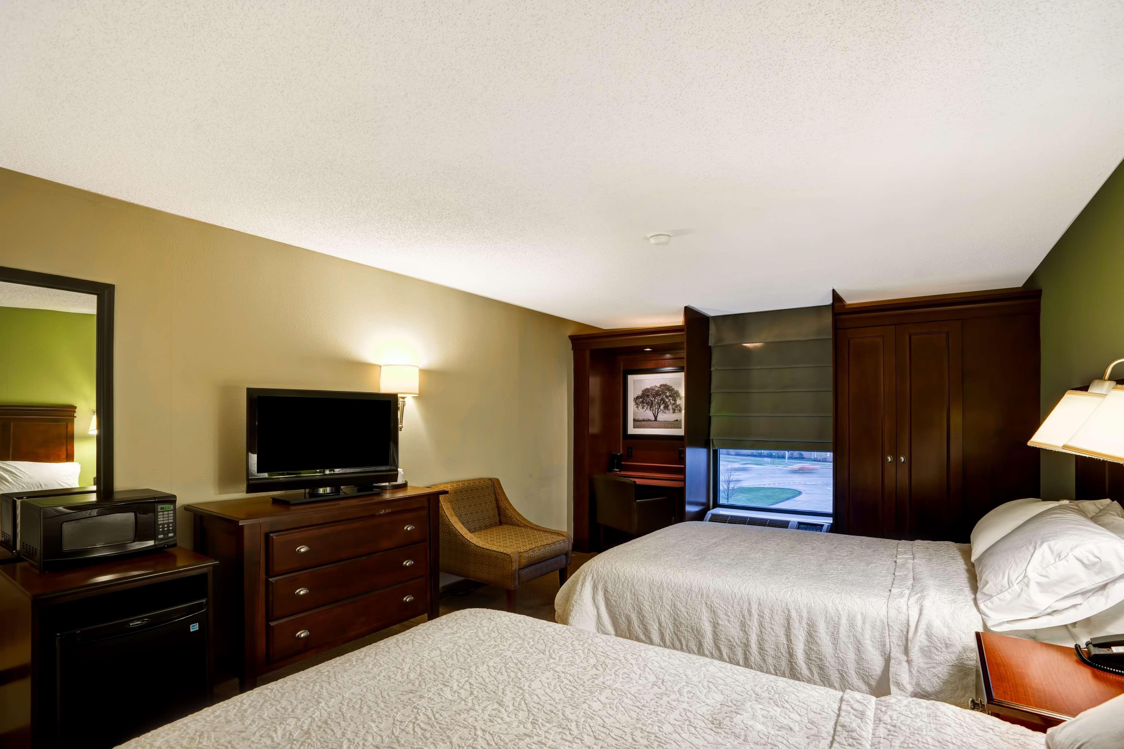 Hampton Inn Моргантаун Экстерьер фото
