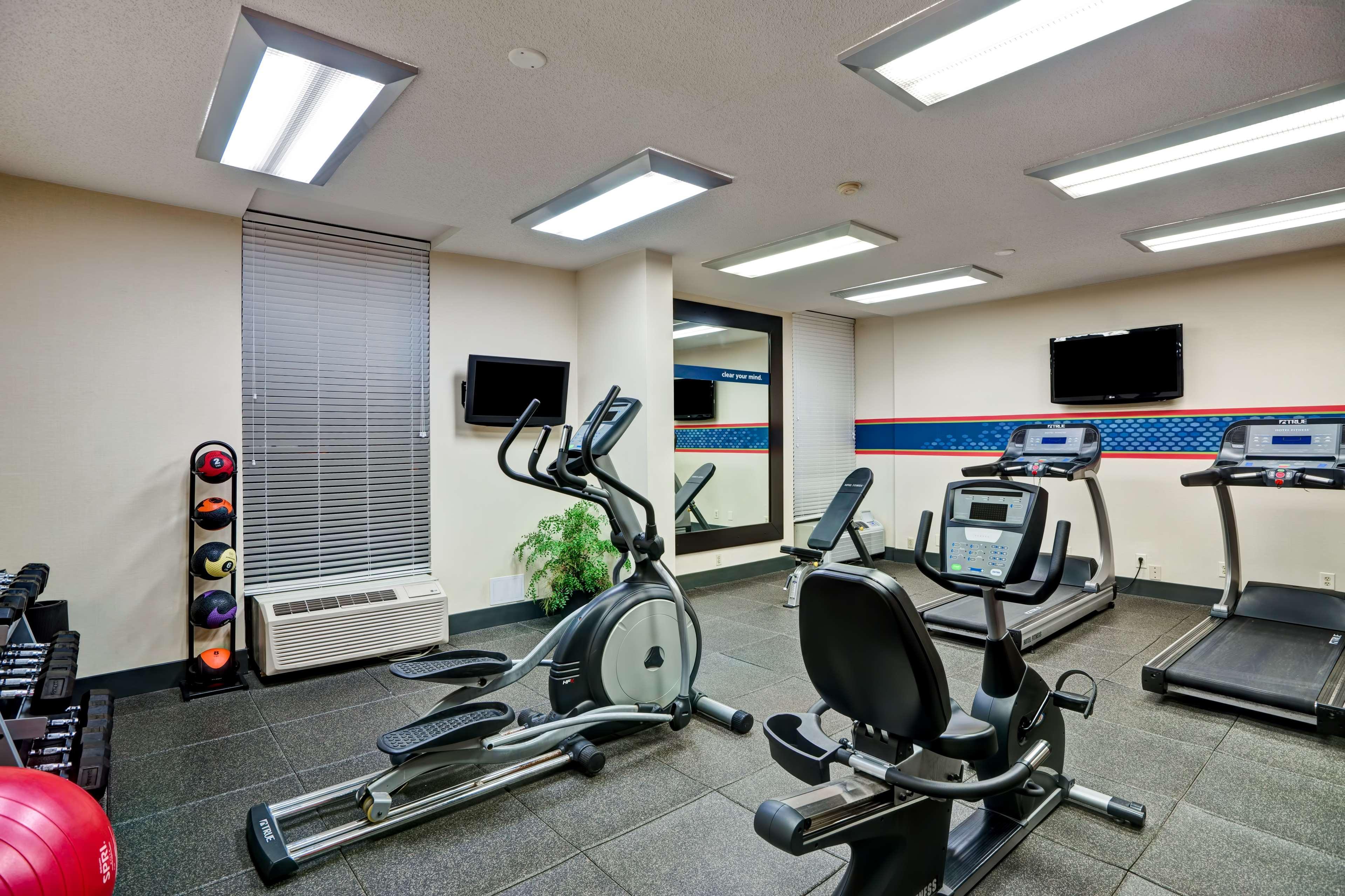 Hampton Inn Моргантаун Экстерьер фото