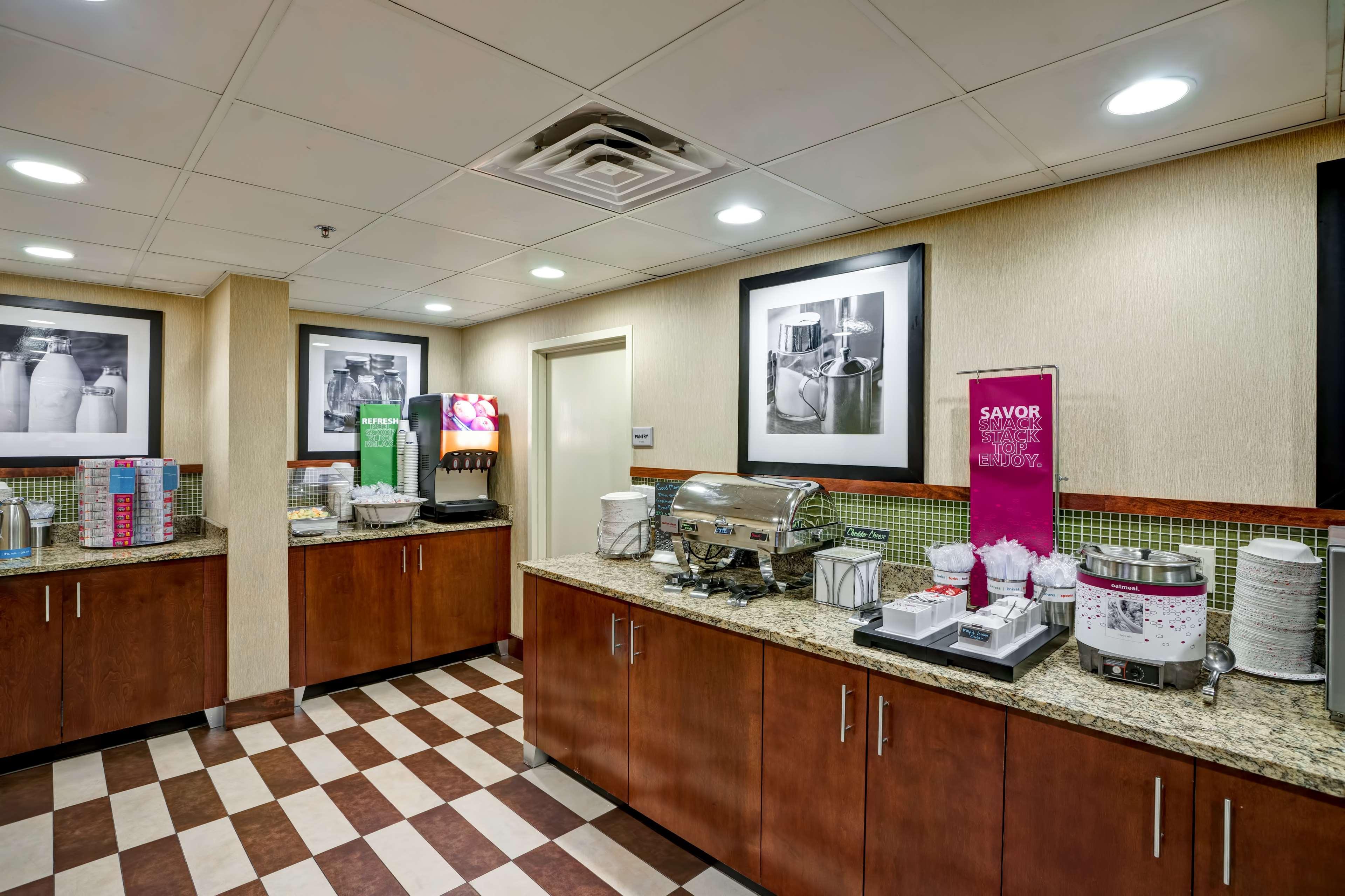Hampton Inn Моргантаун Экстерьер фото