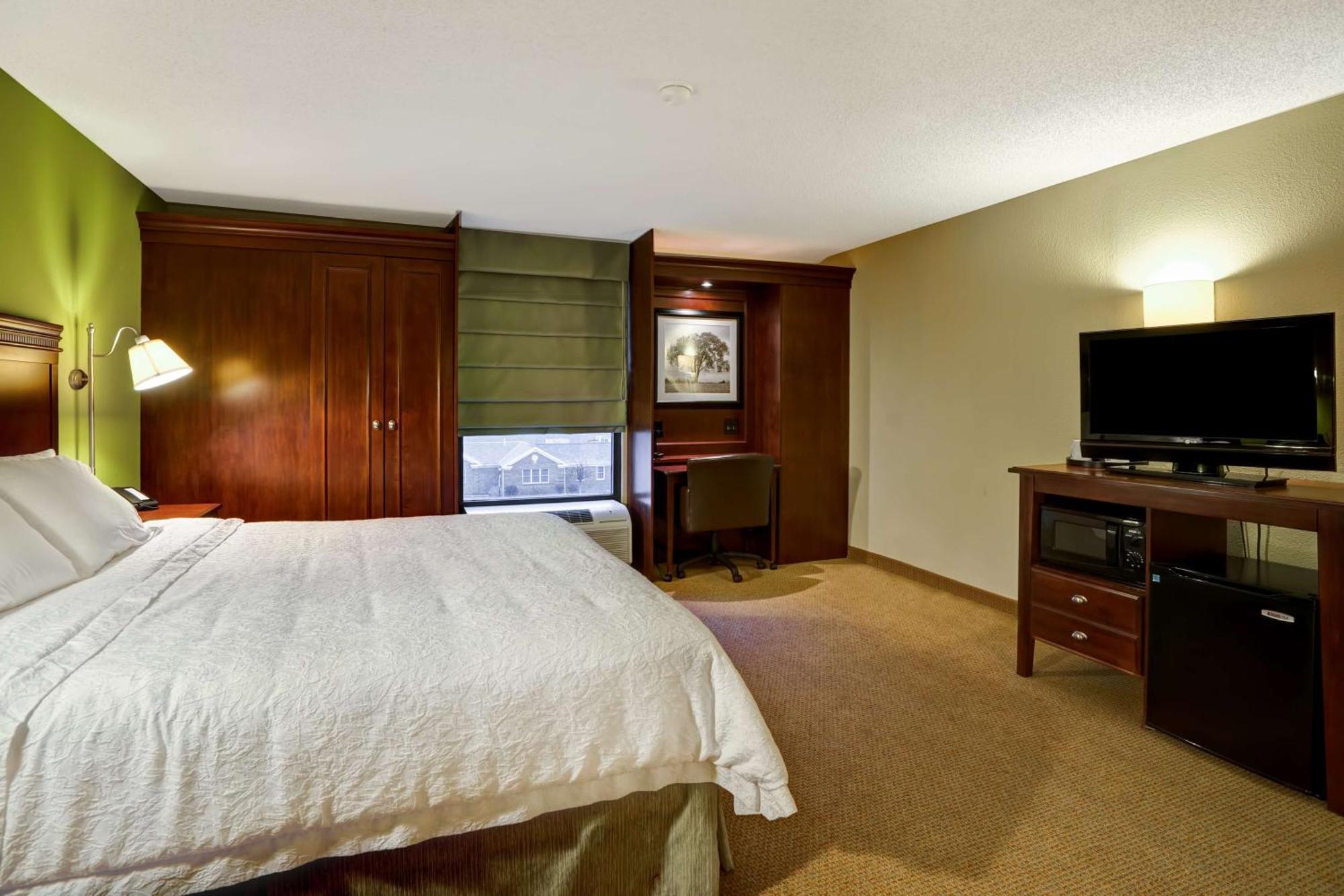 Hampton Inn Моргантаун Экстерьер фото