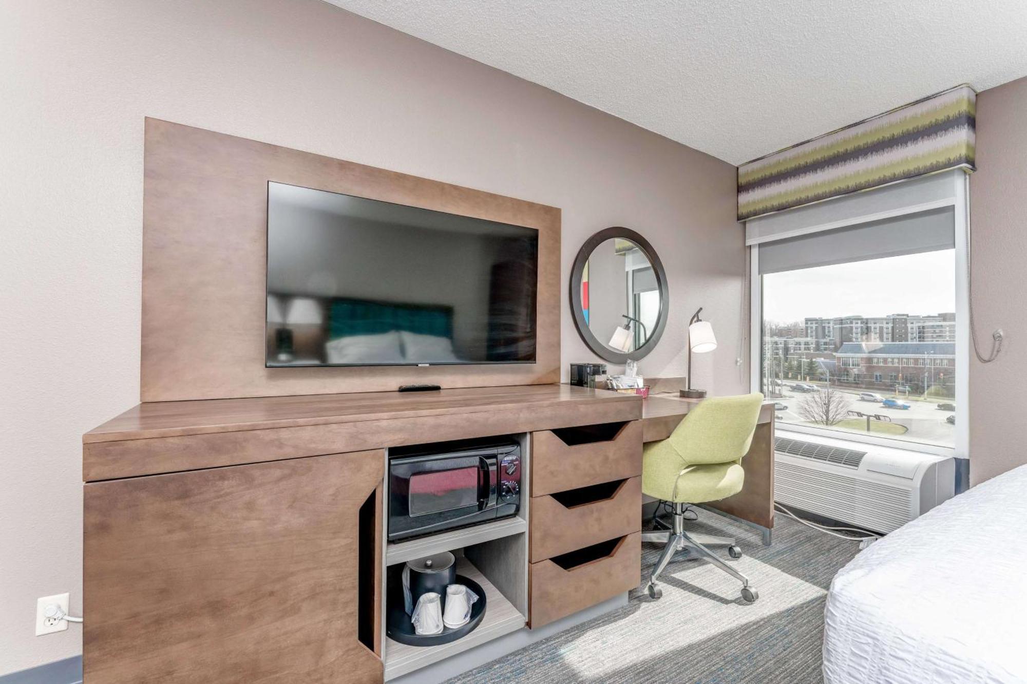 Hampton Inn Моргантаун Экстерьер фото