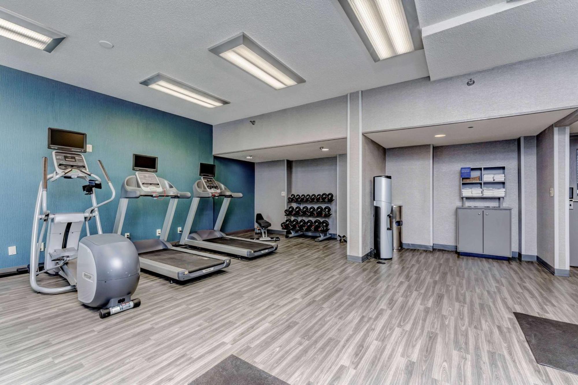 Hampton Inn Моргантаун Экстерьер фото