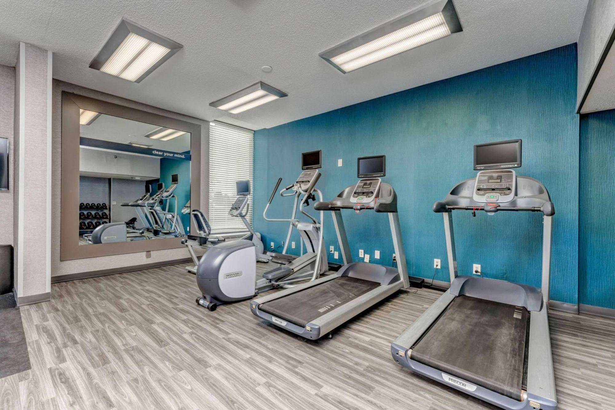 Hampton Inn Моргантаун Экстерьер фото