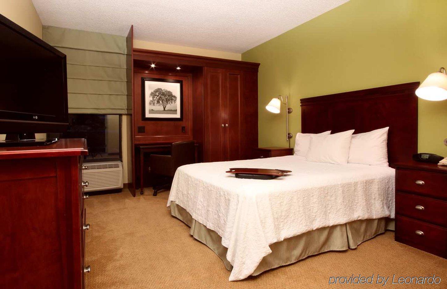 Hampton Inn Моргантаун Экстерьер фото