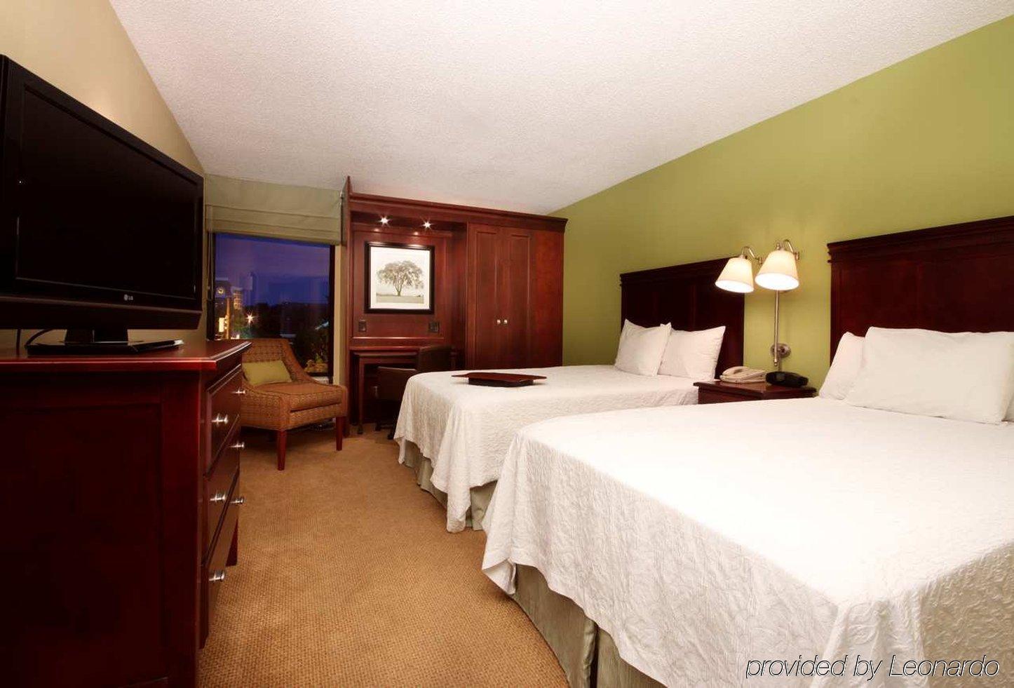 Hampton Inn Моргантаун Номер фото