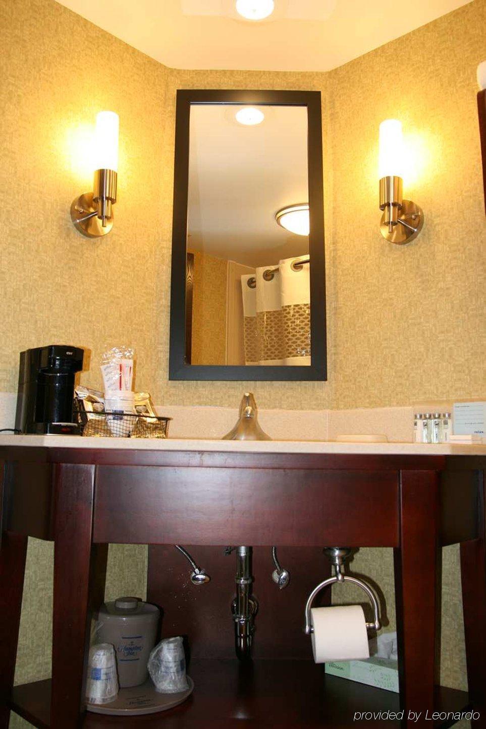 Hampton Inn Моргантаун Номер фото